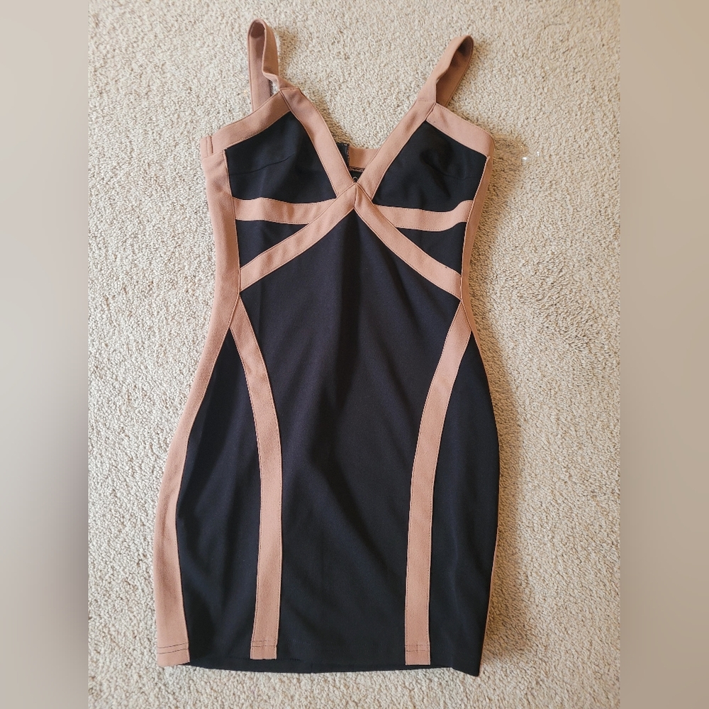 Dress - Picture 2 of 4